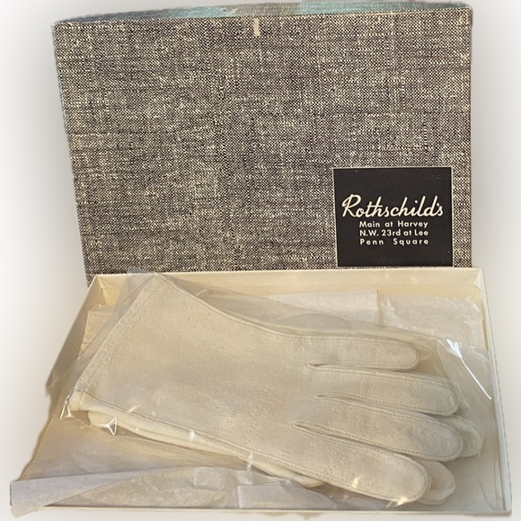 Vintage Ladies Leather gloves with pearl like snap in original Rothchild’s Box - Picture 2 of 16